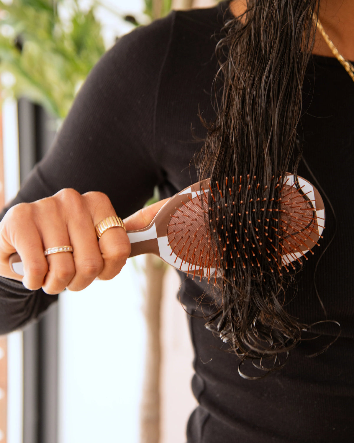 Framer Checked Out Detangle Brush - Chocolate